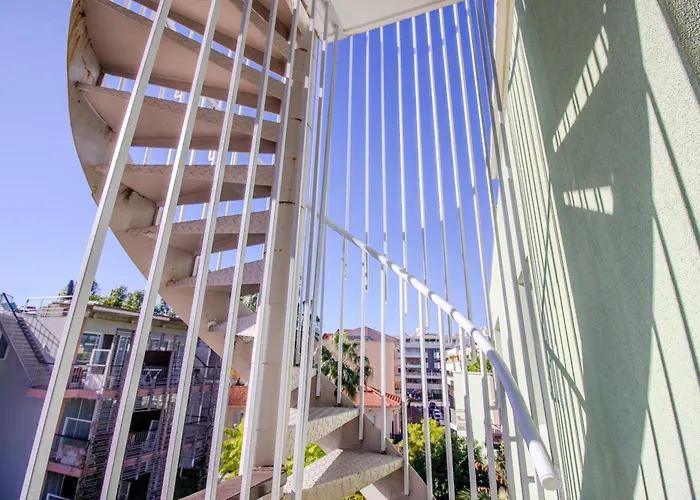 Mistral - Appartement 3 Chambres, Piscine, Rooftop, Climatisation Et Parking Antibes